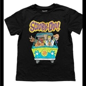 Scooby Doo & Friends Short Sleeve T-Shirt- L featuring Mystery Machine